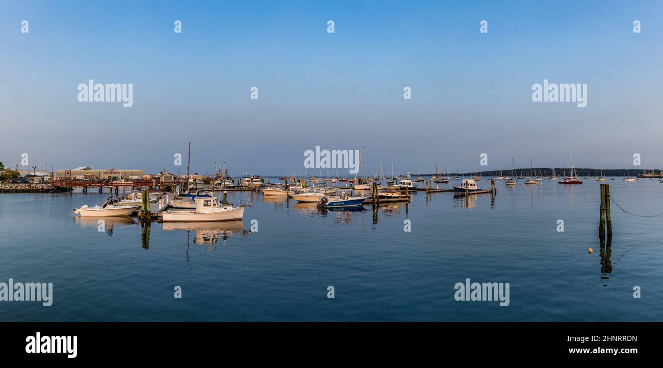 porto di Rockland, Maine con barche a vela Foto Stock