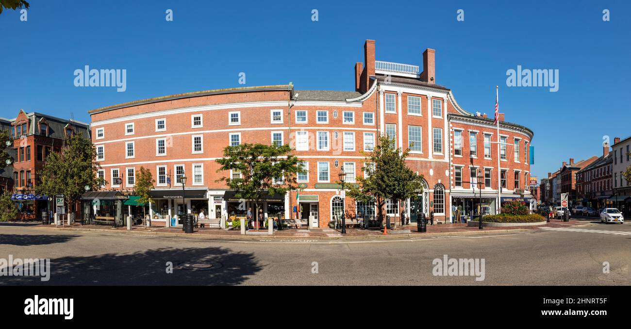 Vecchia strada del mercato storico con edifici in mattoni a Portsmouth Foto Stock