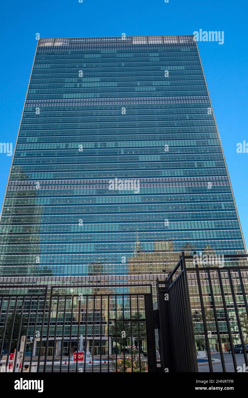New York, edificio delle Nazioni Unite con la famosa facciata a finestre verdi Foto Stock