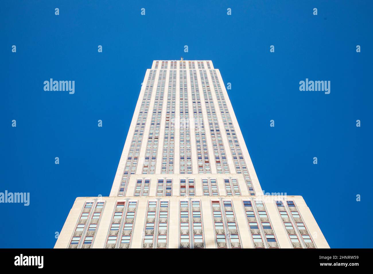 Vista dell'Empire state Building dal livello della strada Foto Stock