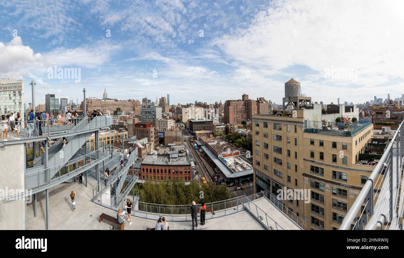 Vista verso il centro di Manhattan, New York dalla forma plat del museo Whitney Foto Stock