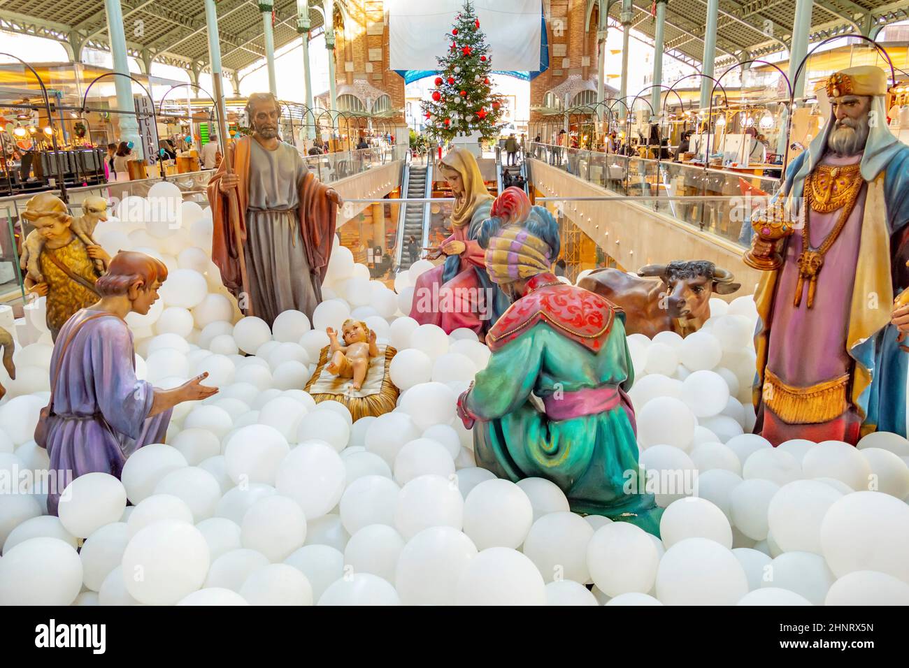 Decorazione di natale all'interno del mercato del colon a Valencia, Spagna Foto Stock