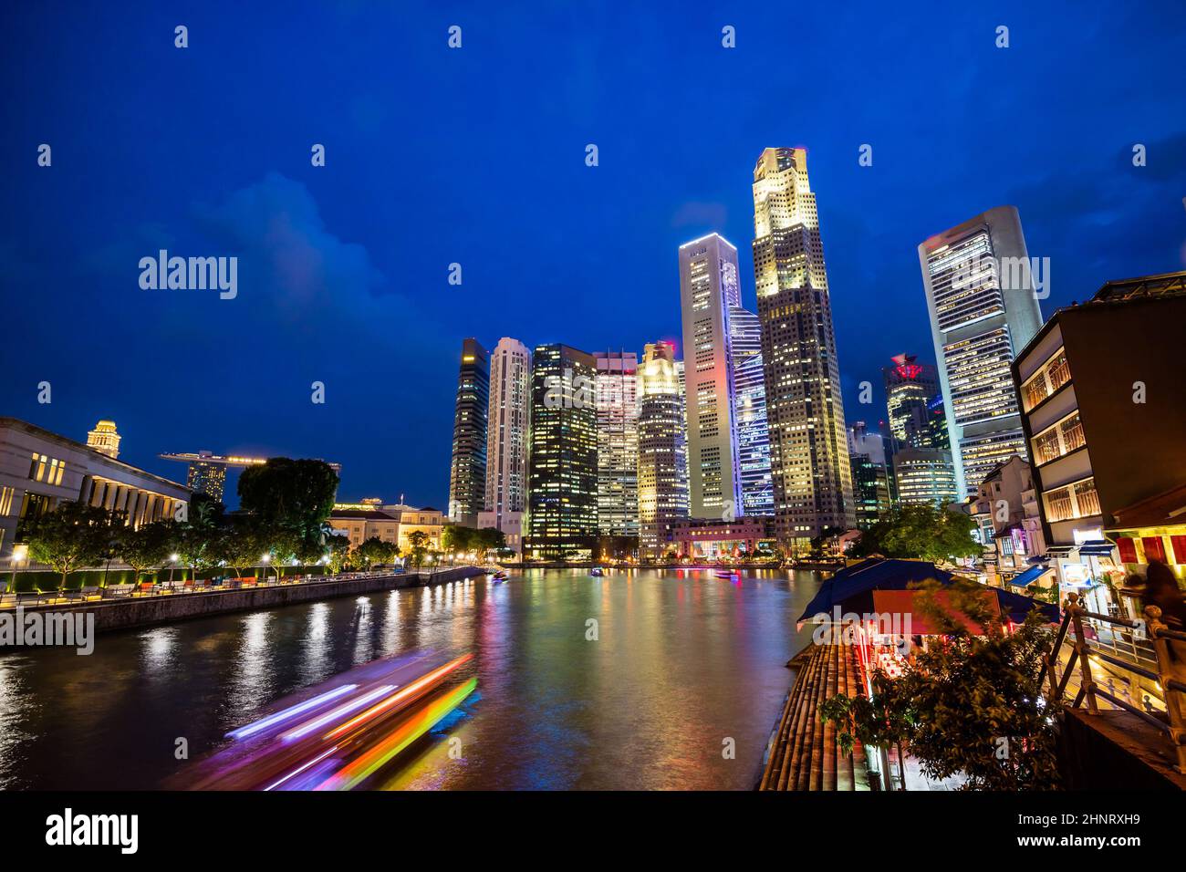 Skyline del centro di Singapore ad un bel crepuscolo Foto Stock