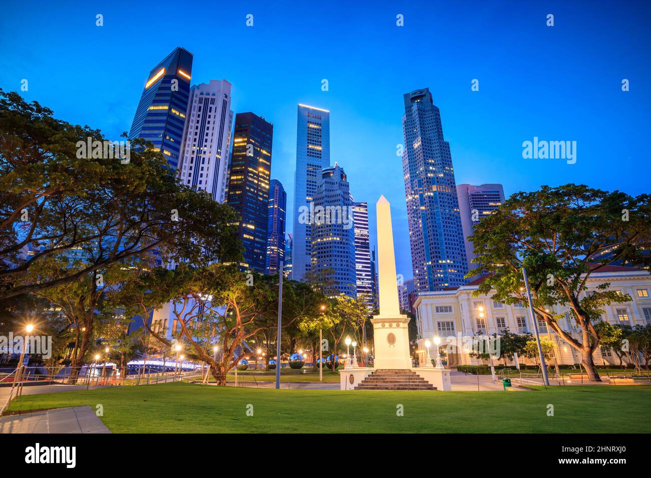 Skyline del centro di Singapore ad un bel crepuscolo Foto Stock