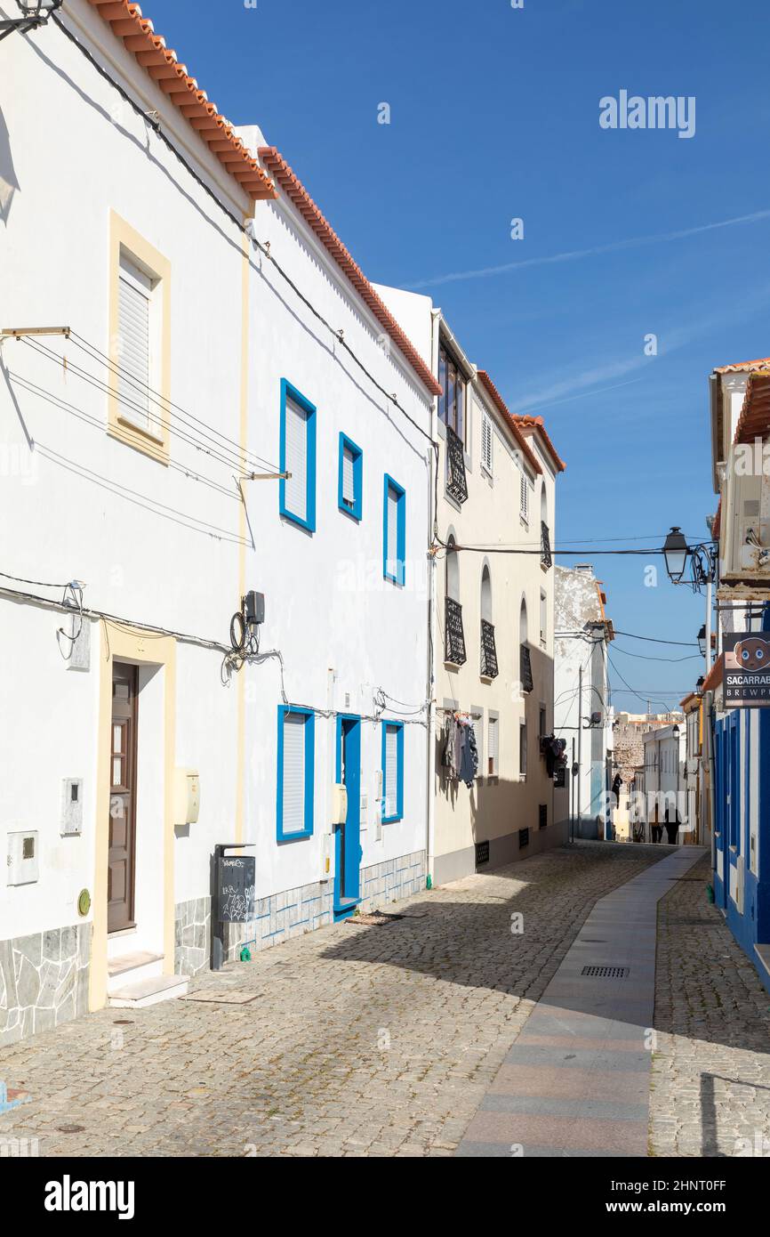 Case nella storica città di Sines, Portogallo Foto Stock