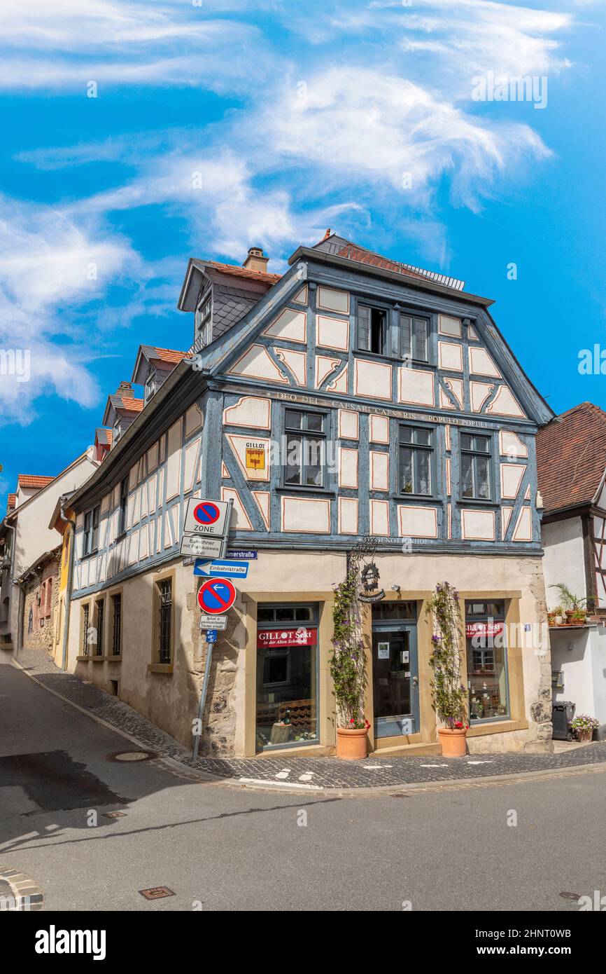 Vecchia città a graticcio nel villaggio del vino di Oppenheim sul fiume meno, Germania. Foto Stock