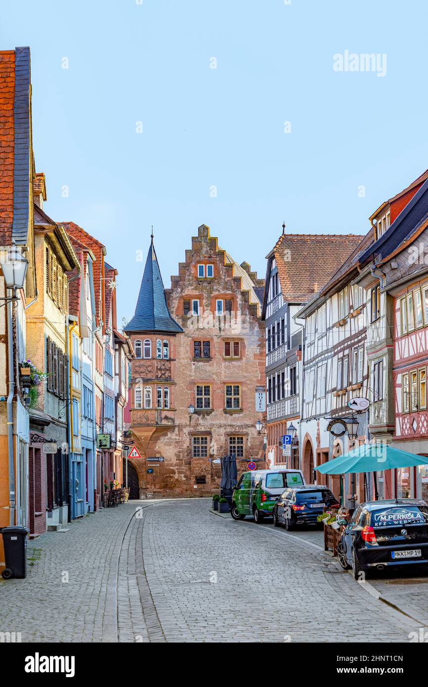 Vista sulle case a graticcio nella storica città vecchia di Buedingen, Germania Foto Stock