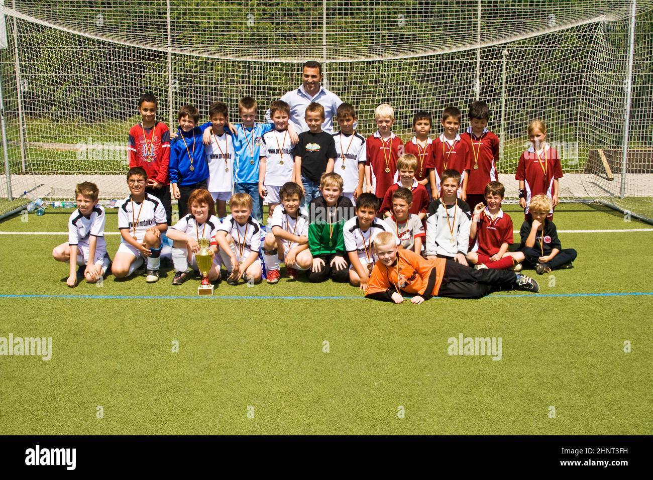 Squadra di calcio BSC Schwalbach dopo aver vinto la coppa Foto Stock