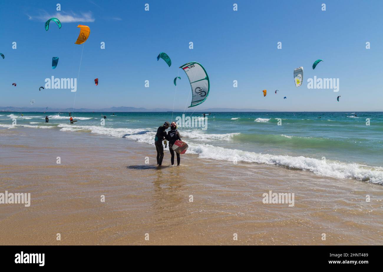 Kite surf a Tarifa Foto Stock
