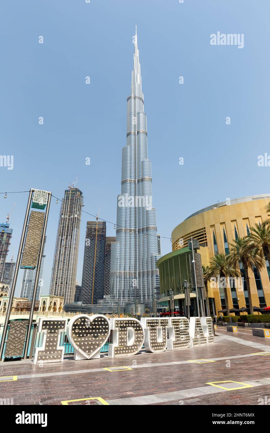 Dubai Burj Khalifa Kalifa grattacielo edificio skyline architettura ritratto formato negli Emirati Arabi Uniti Foto Stock