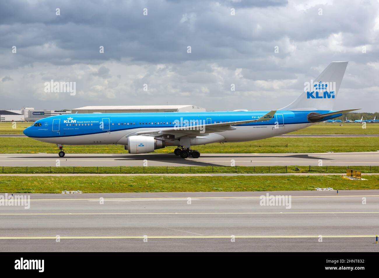 KLM Royal Dutch Airlines Airbus A330-200 aereo Aeroporto Schiphol di Amsterdam nei Paesi Bassi Foto Stock