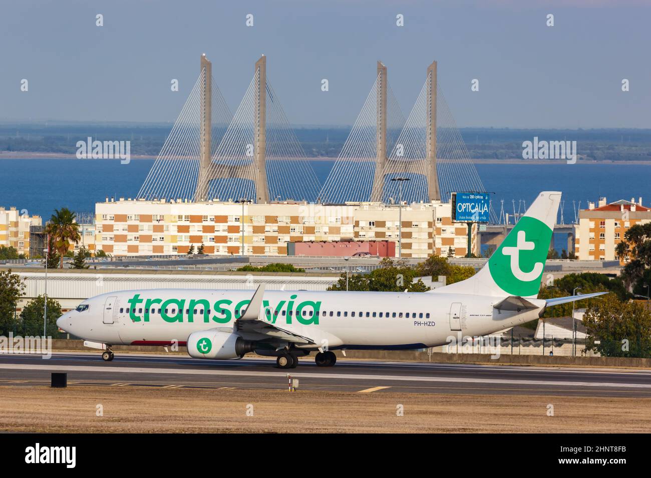 Transavia Boeing 737-800 aereo Aeroporto di Lisbona in Portogallo Foto Stock