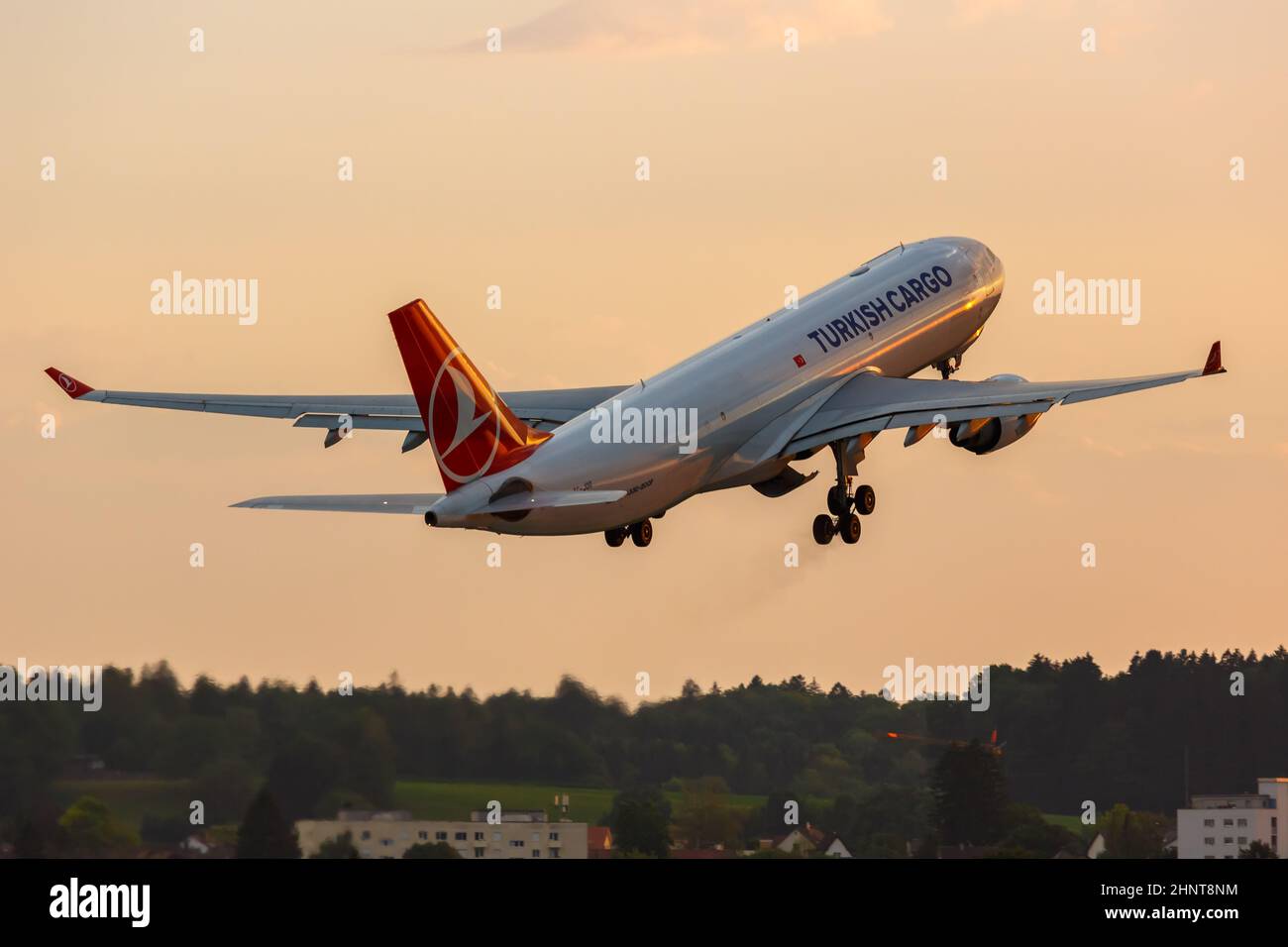 Aereo Cargo Airbus turco A330-200F aeroporto di Zurigo in Svizzera Foto Stock