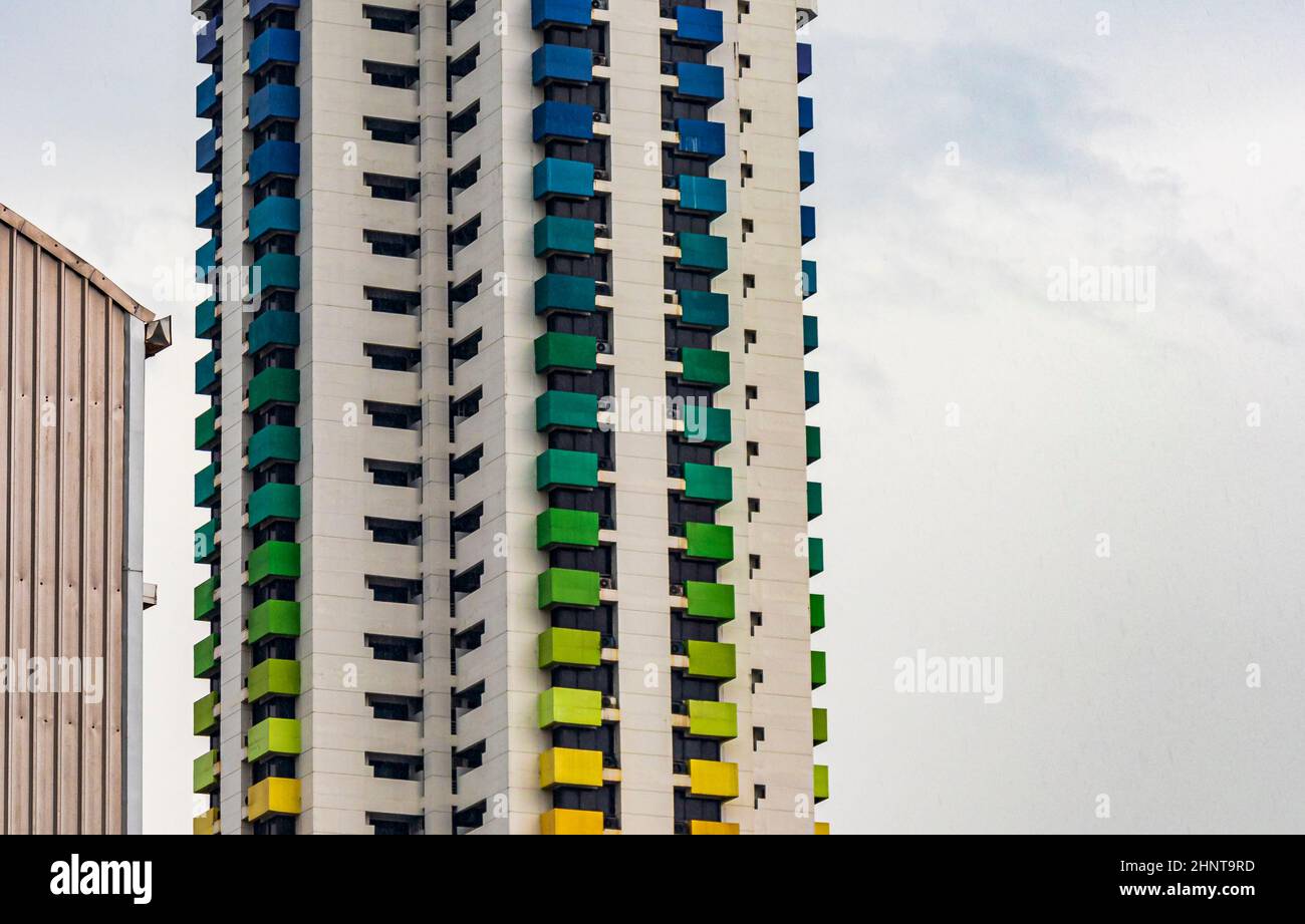 Baiyoke Tower 1 a Bangkok Thailandia arcobaleno colorato grattacielo edificio. Foto Stock