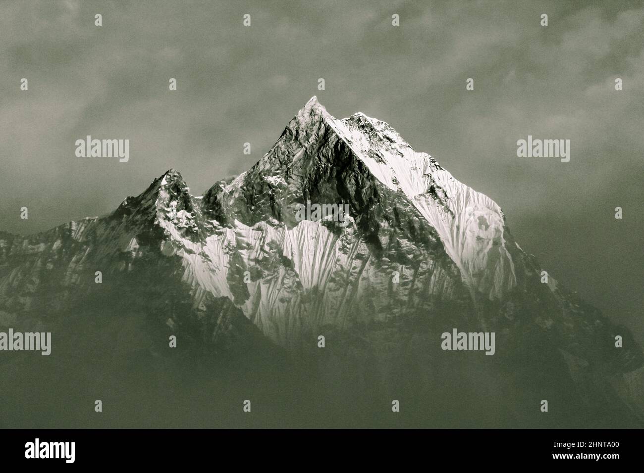Cielo stellato su Machhepuchare e campo base Annapurna - Nepal, Himalaya Foto Stock