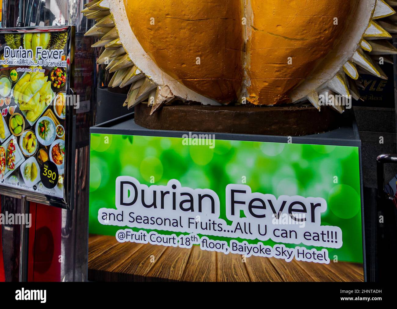 Statua gigante del re di frutta durian, Thailandia. Foto Stock