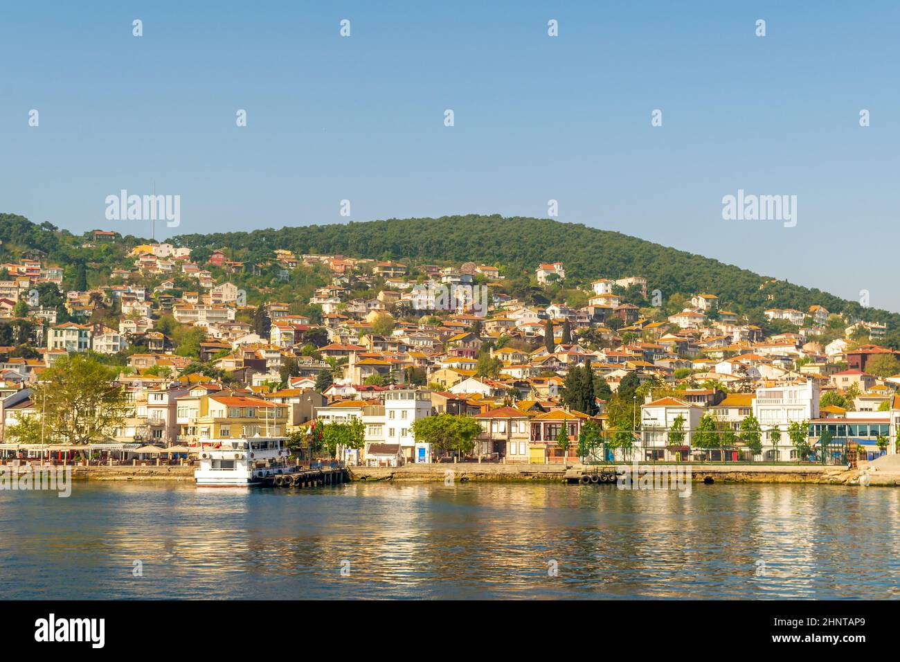 Heybeliada isola con case estive dal mare di Marmara, vicino Istanbul, Turchia Foto Stock