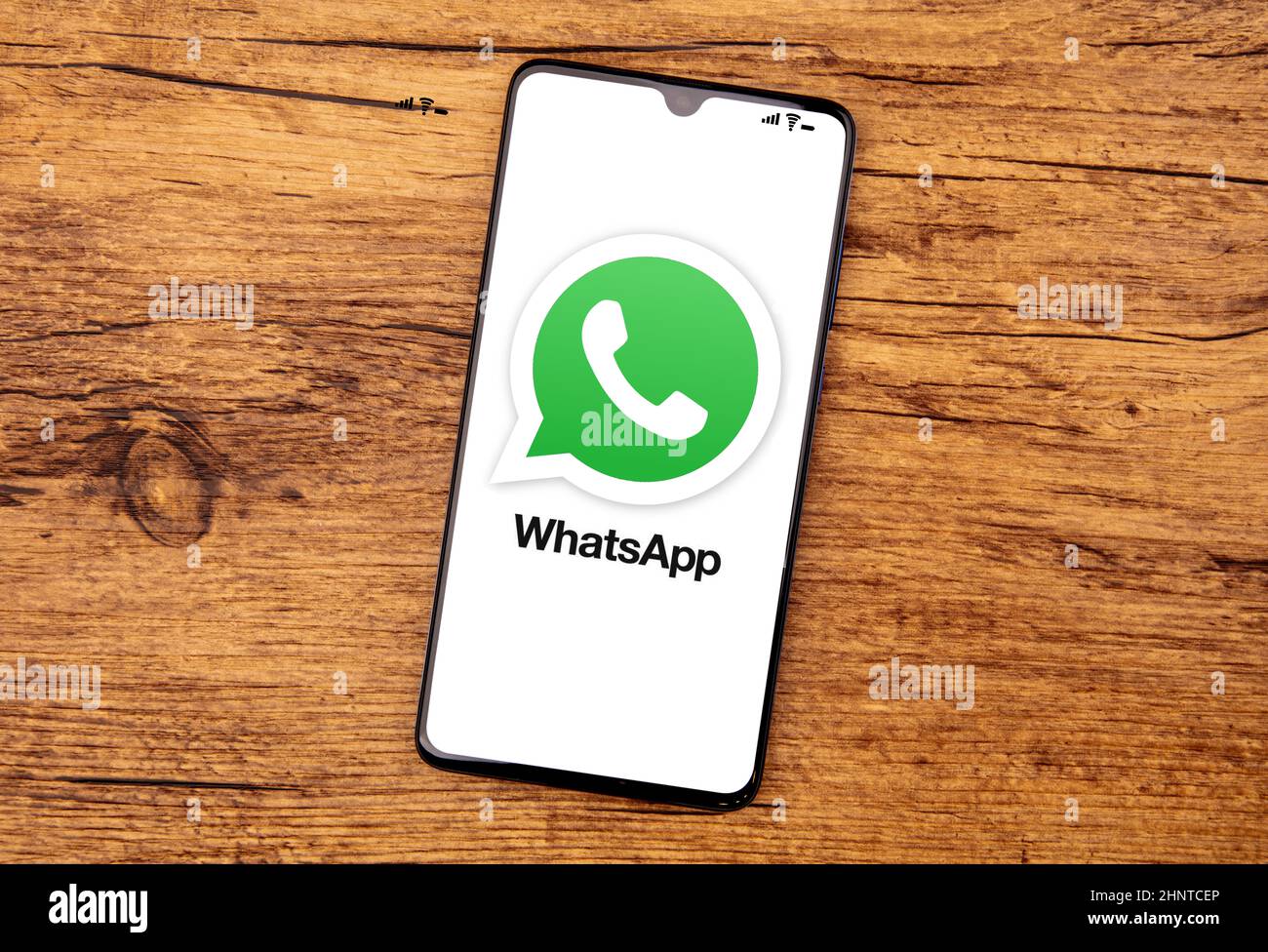 APPLICAZIONE WHATSAPP sullo schermo di un cellulare Foto Stock