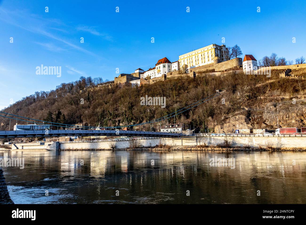 Vista panoramica su teste Oberhaus sulla collina con il Danubio a Passau, Baviera Foto Stock