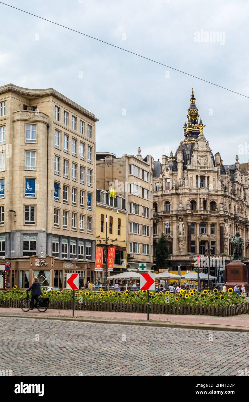 ANVERSA, BELGIO - 22 AGOSTO 2013: Paesaggio urbano, architettura nella città di Anversa, Fiandre, Belgio Foto Stock