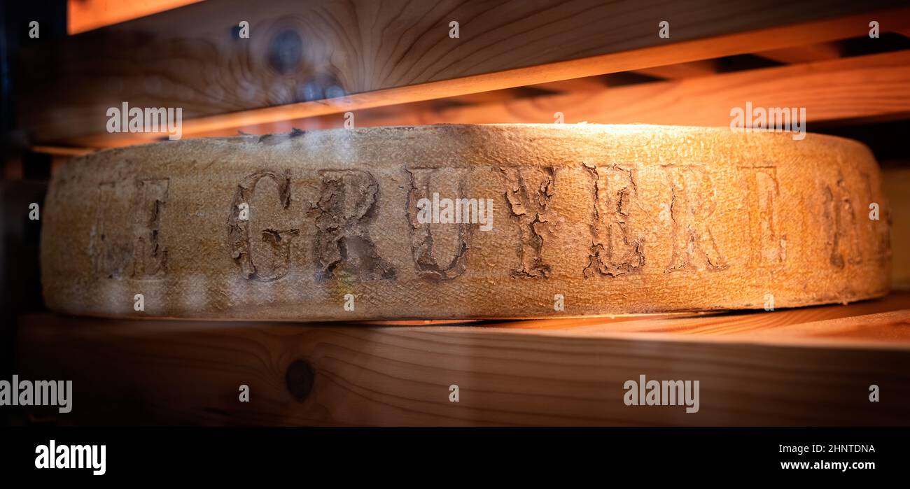 Famoso e assaggiato Gruyère AOP suiss formaggio Foto Stock