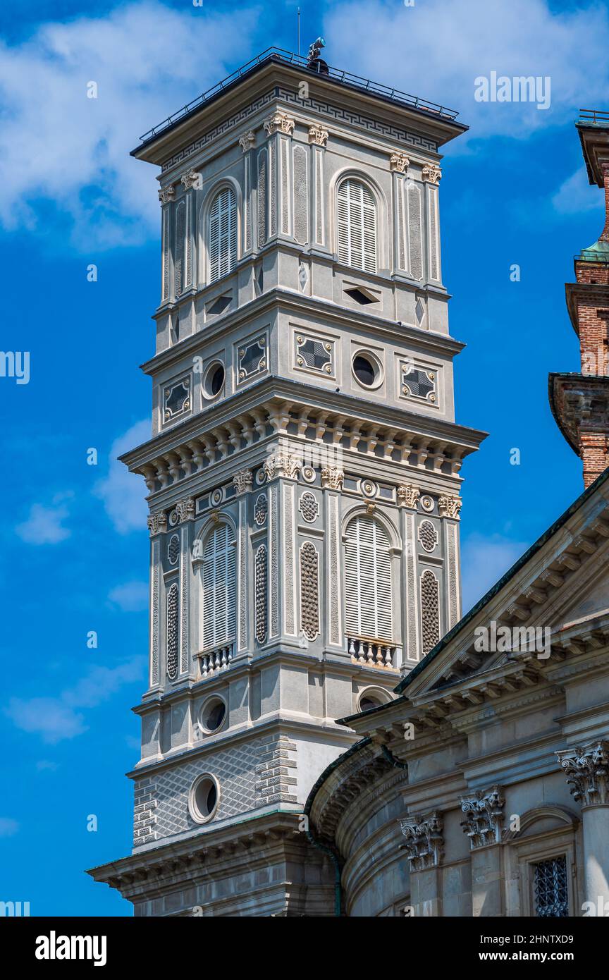 Il Santuario Regina Montis Regalis è una chiesa monumentale situata a Vicoforte, in Piemonte. È noto per avere la cupola ellittica più grande Foto Stock