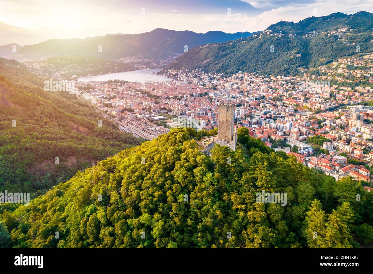 Torre del Baradello e vista aerea della città di Como, Lombardia Foto Stock