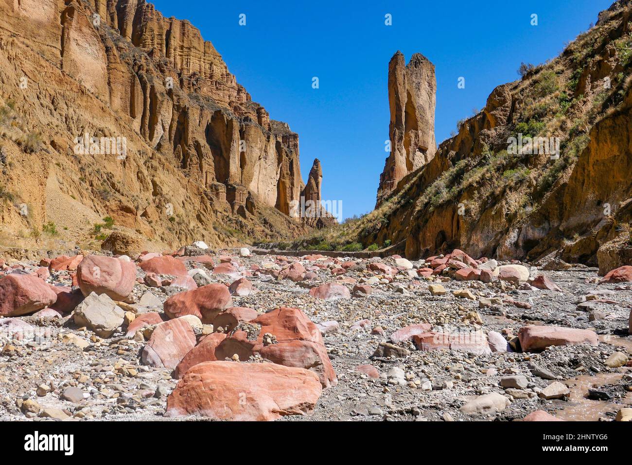 Scenic Valle degli spiriti (Valle de las Animas), Illimani montagna come sfondo, la Paz, Bolivia Foto Stock