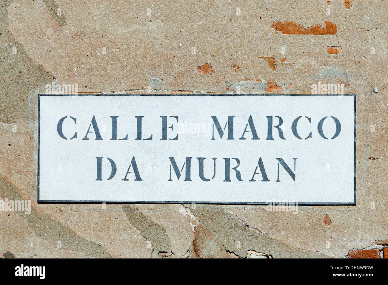 Insegna calle Marco da Muran a Venezia su un vecchio muro di grunge casa Foto Stock
