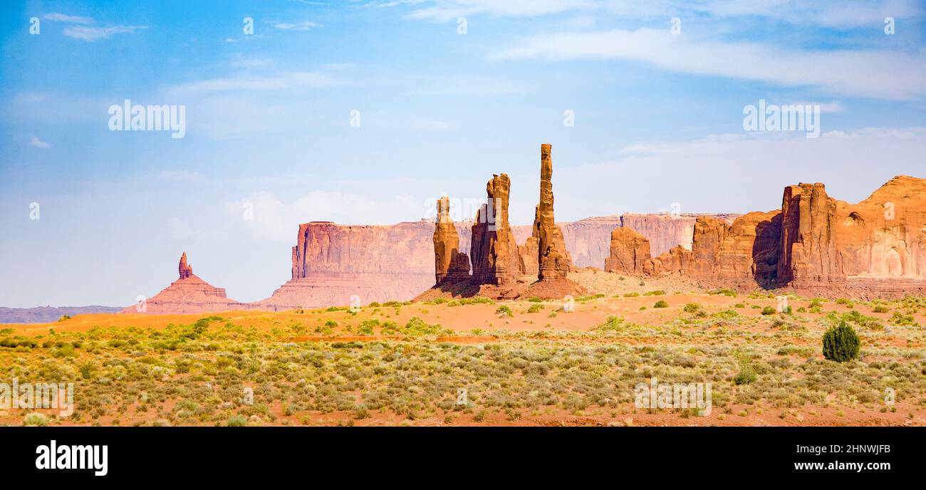 Camel Butte è un gigante di formazione di arenaria nella Monument Valley che assomiglia a un cammello quando visto da sud Foto Stock