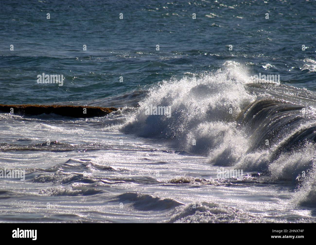ROTTURA DELLE ONDE, NUOVA COSTA DEL GALLES DEL SUD, AUSTRALIA. Foto Stock