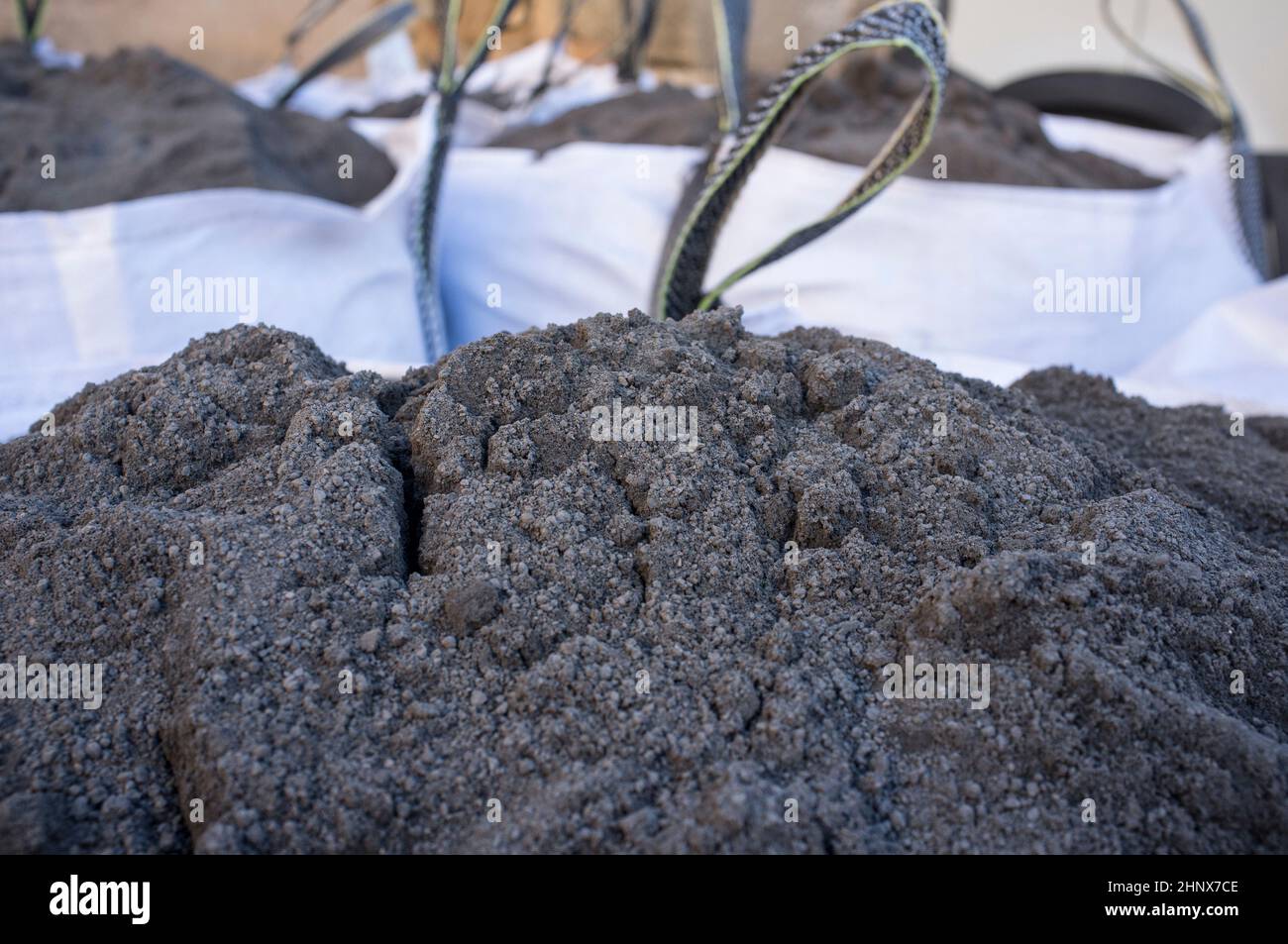 Rafia sacco grande di topsoil nero. Messa a fuoco selettiva Foto Stock