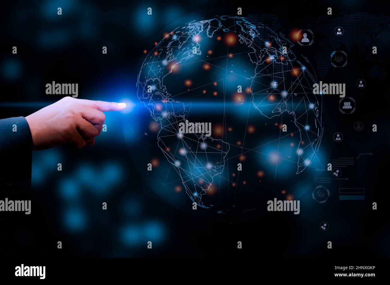 Comunicazione digitale e schermo virtuale tecnologia metaverse concetto WEB 3,0.hand touch globo internet. Foto Stock