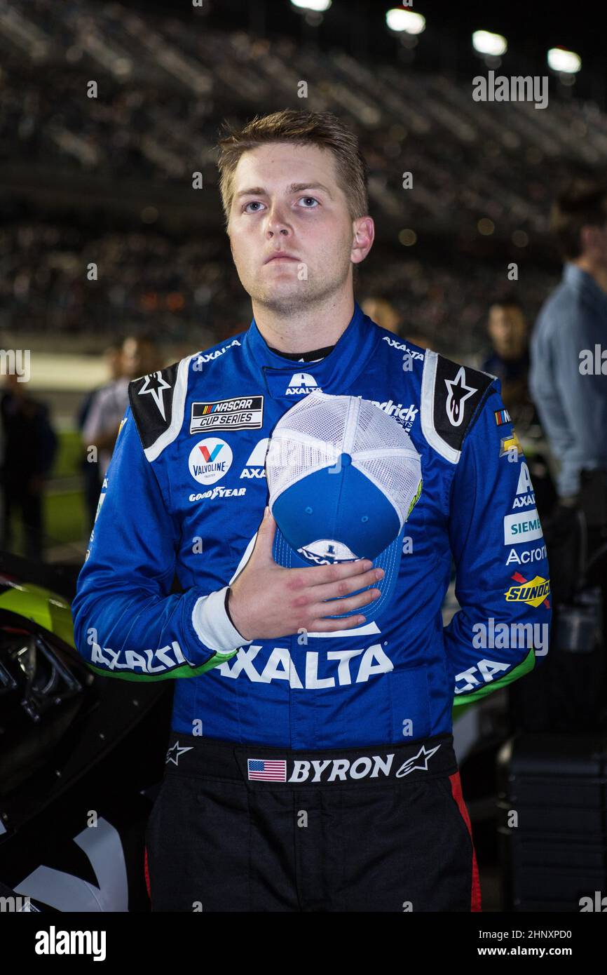 Daytona, Stati Uniti. 17th Feb 2022. Febbraio 17, 2022: Il driver della Serie della Coppa NASCAR William Byron (24) attende l'inizio della Bluegreen Vacations Duel #1 al circuito Daytona International Speedway Daytona, FL. Jonathan Huff/CSM. Credit: CAL Sport Media/Alamy Live News Foto Stock