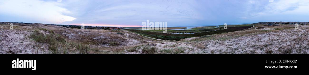 tramonto panoramico sull'isola danese di fanoe con dune Foto Stock