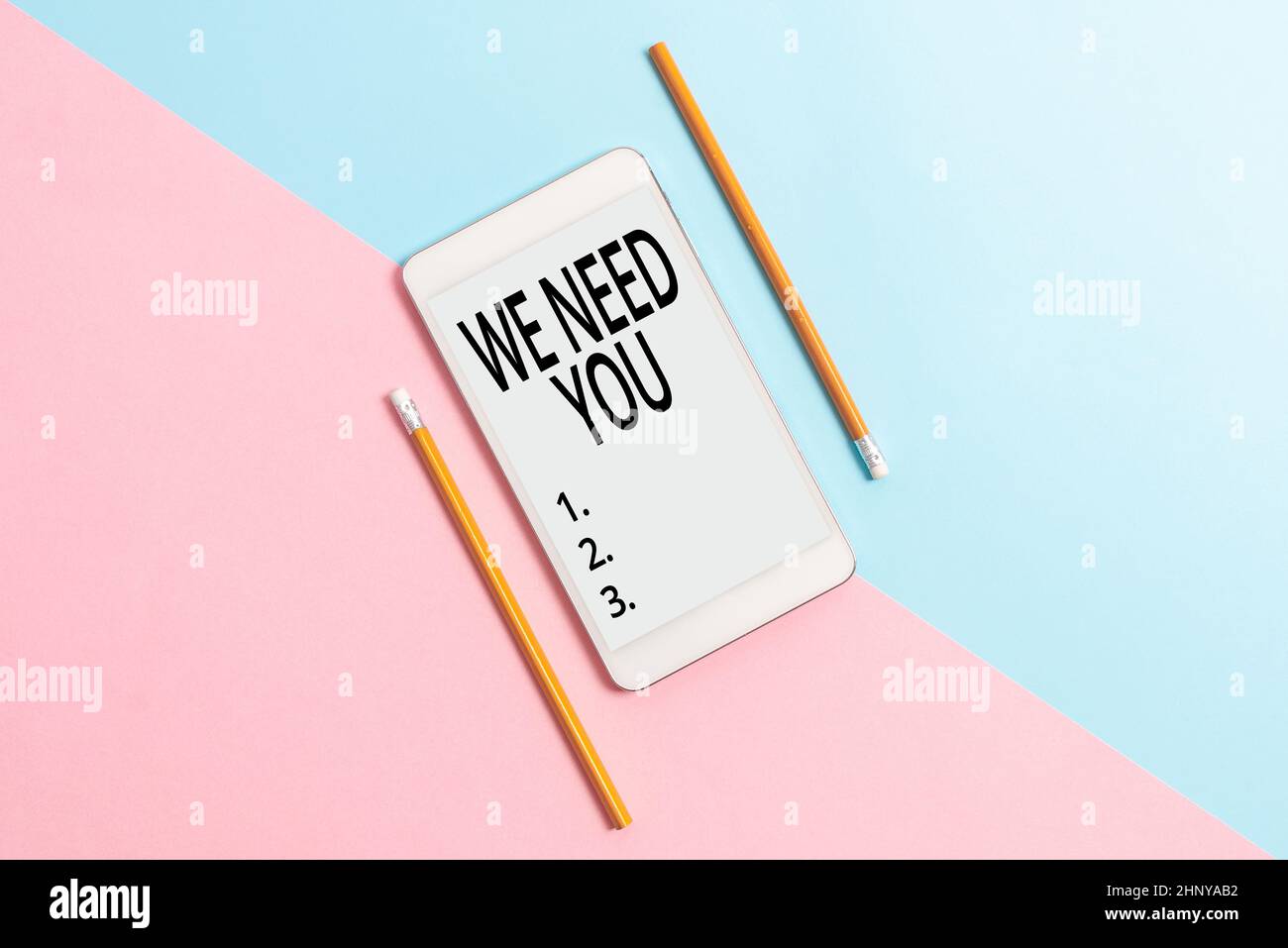 Ispirazione mostrare segno abbiamo bisogno di te, parola per chiedere a qualcuno di lavorare insieme per un certo lavoro o obiettivo differenza tecnologica e scelte Comunic Foto Stock