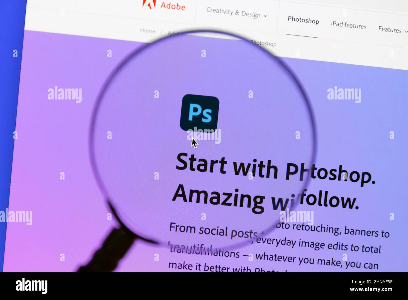 Ostersund, Svezia - Feb 10, 2022: Sito Web Adobe Photoshop. Adobe Photoshop è un editor di grafica raster sviluppato e pubblicato da Adobe Inc Foto Stock