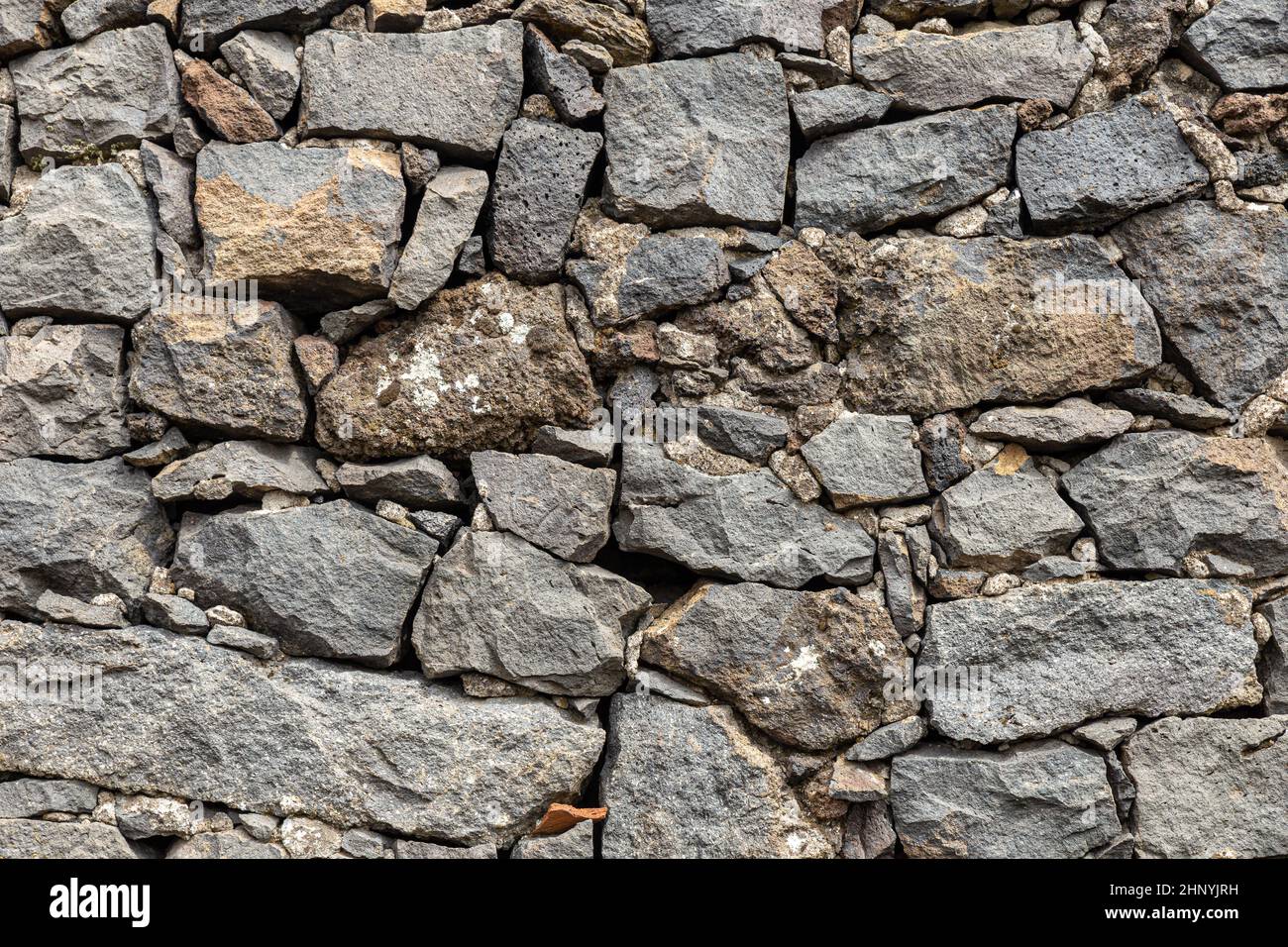 Muro di mattoni in pietra vulcanica, utile per lo sfondo. Foto Stock