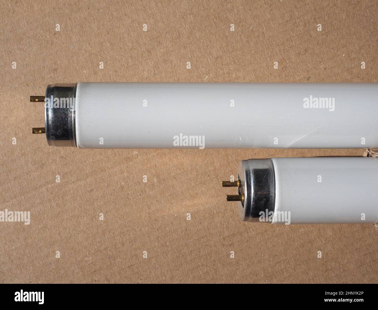 tubi fluorescenti al neon lampade a scarica di vapore di mercurio a bassa  pressione Foto stock - Alamy