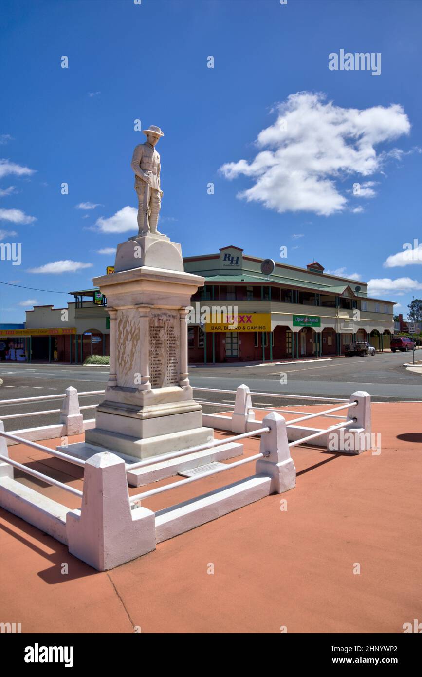 War Memorial di fronte al Royal Hotel Murgon Queensland Australia Foto Stock