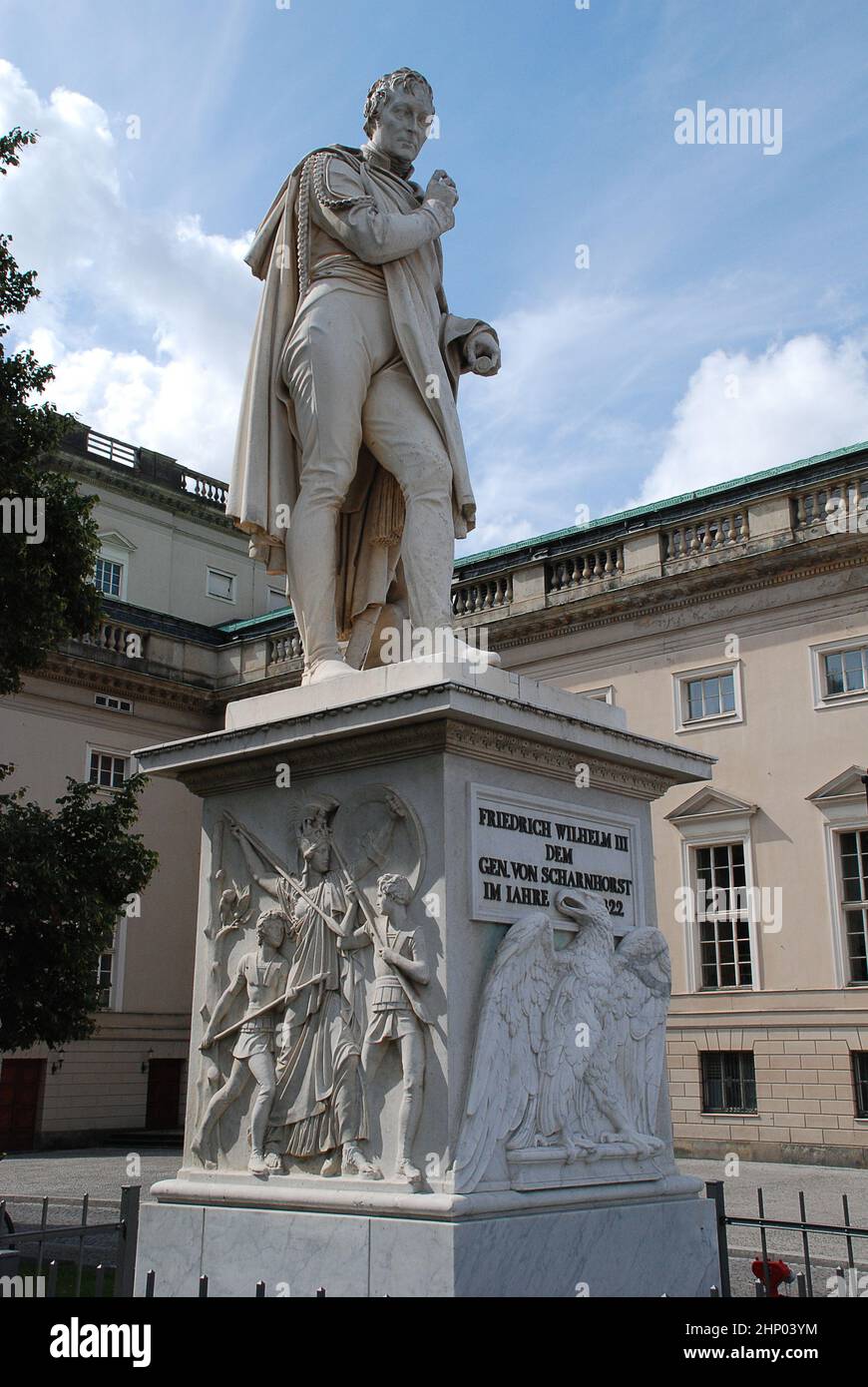 Statua del generale prussiano Gerhard Johann David Waitz von Scharnhorst, via generale di origine anoveriana 'Unter den Linden', Berlino Germania Foto Stock