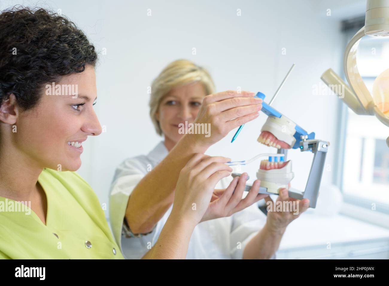 forma dentale stampata del paziente con da gesso Foto Stock