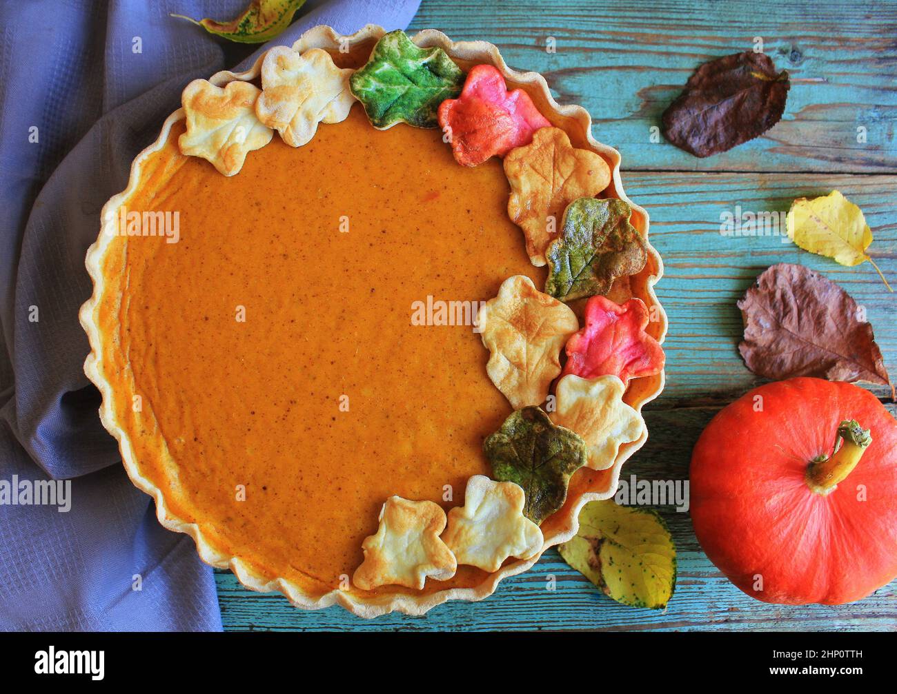 Freschi Fatti in casa torta di zucca fatta per il giorno del Ringraziamento. Vista superiore . Foto Stock