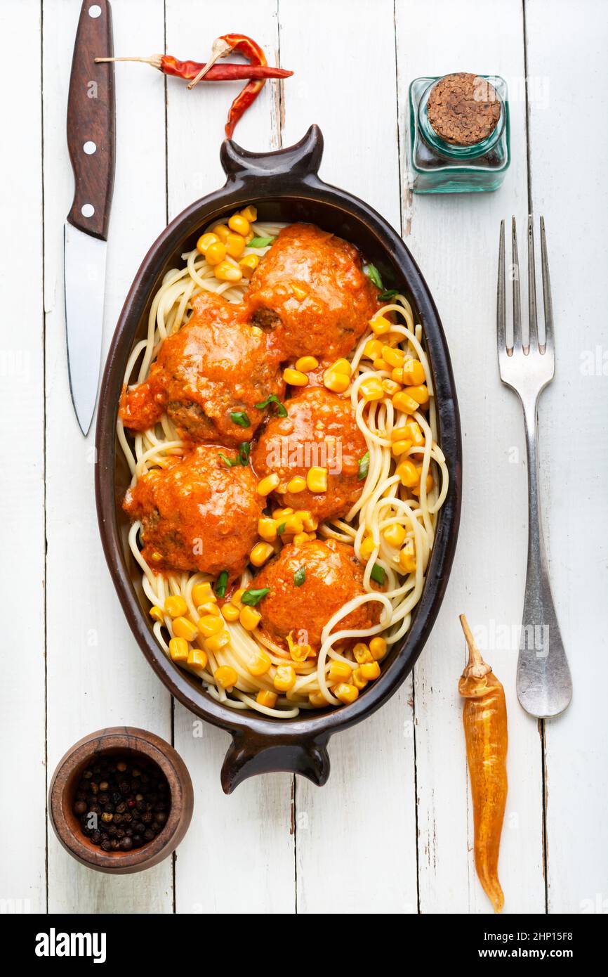 Deliziose polpette vegetariane con carne libera e spaghetti. Cutlets dieta. Foto Stock
