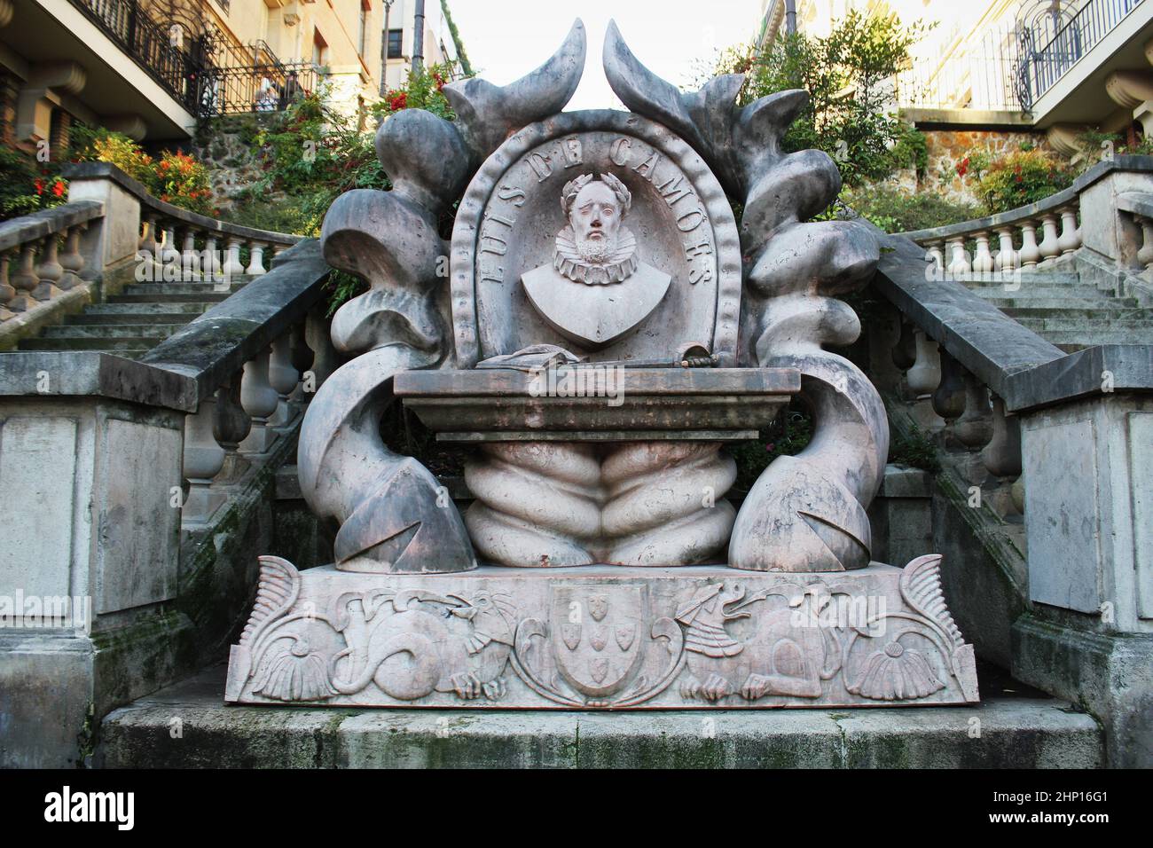 Statua del poeta epico del 16th secolo Luis de Camões a Parigi, Francia . Foto Stock