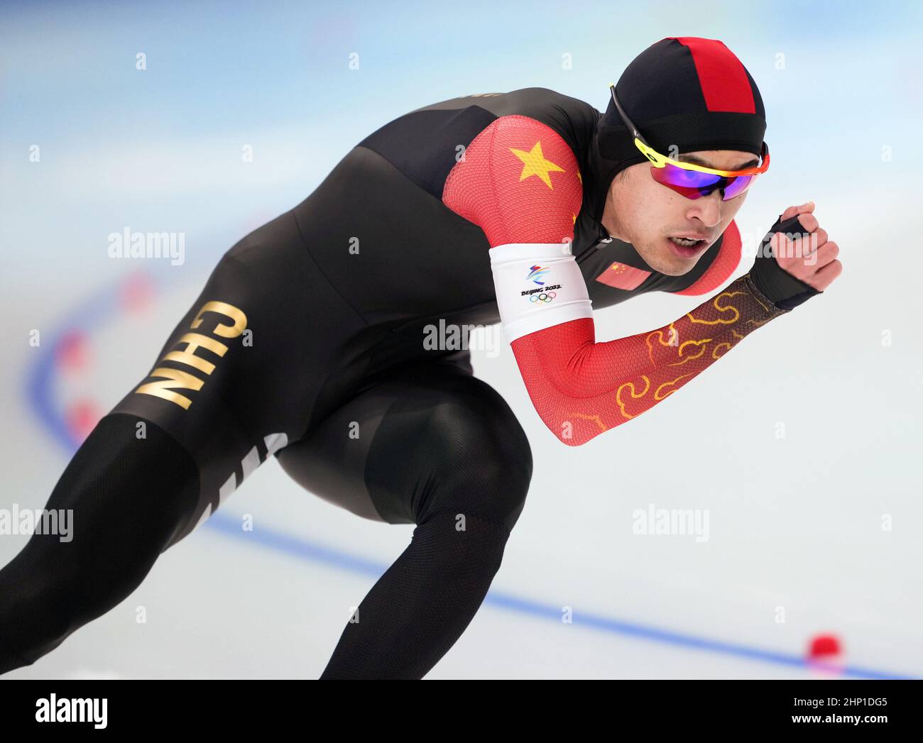 Pechino, Cina. 18th Feb 2022. Ning Zhongyan della Cina compete durante gli uomini di pattinaggio di velocità 1000m di Pechino 2022 Olimpiadi invernali al National Speed Skating Oval a Pechino, capitale della Cina, 18 febbraio 2022. Credit: Wang Jianwei/Xinhua/Alamy Live News Foto Stock