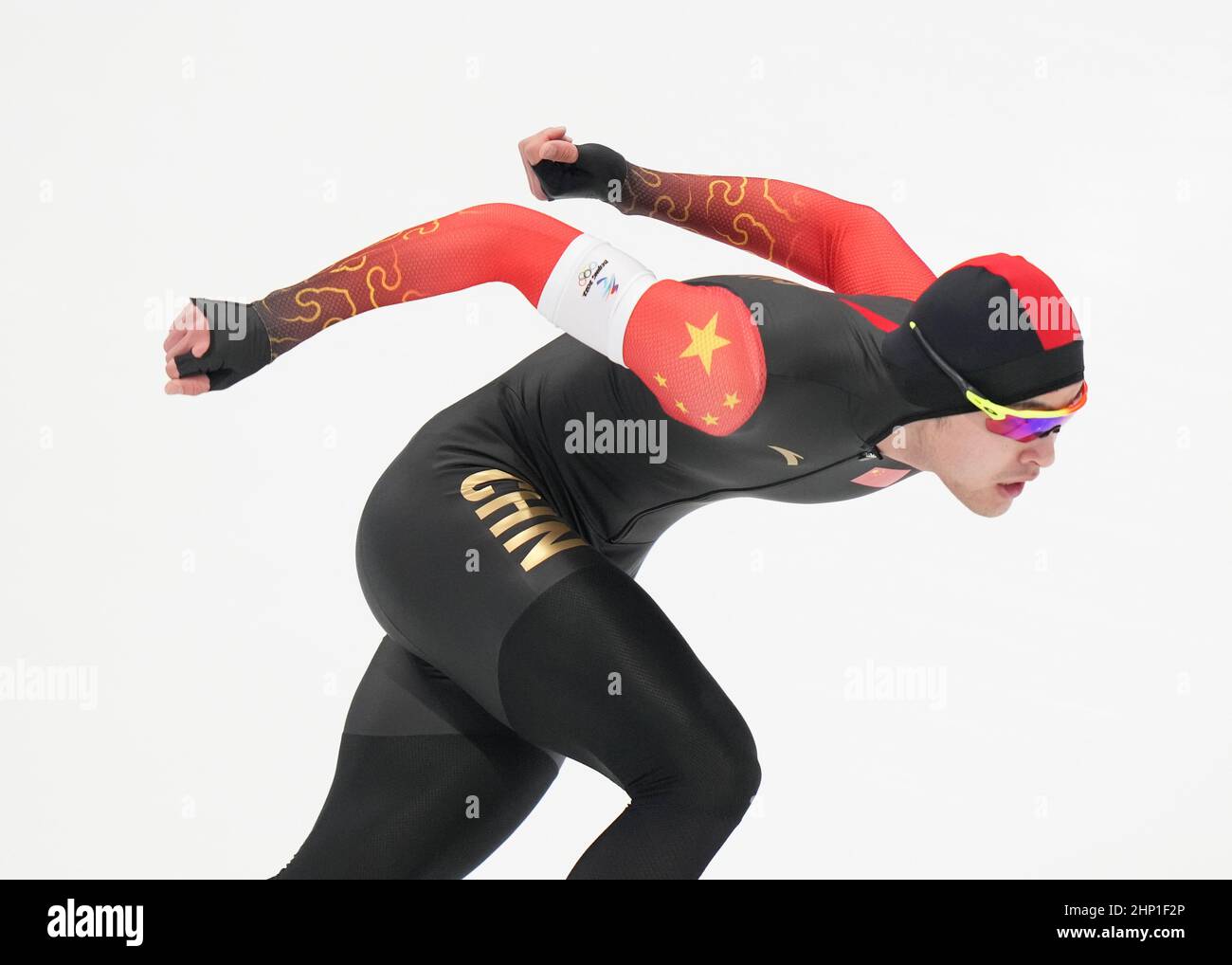 Pechino, Cina. 18th Feb 2022. Ning Zhongyan della Cina compete durante gli uomini di pattinaggio di velocità 1000m di Pechino 2022 Olimpiadi invernali al National Speed Skating Oval a Pechino, capitale della Cina, 18 febbraio 2022. Credit: Meng Yongmin/Xinhua/Alamy Live News Foto Stock