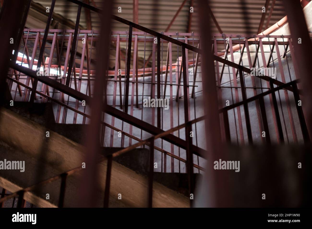 Costruzioni metalliche. Scala in stile urbano. Foto Stock