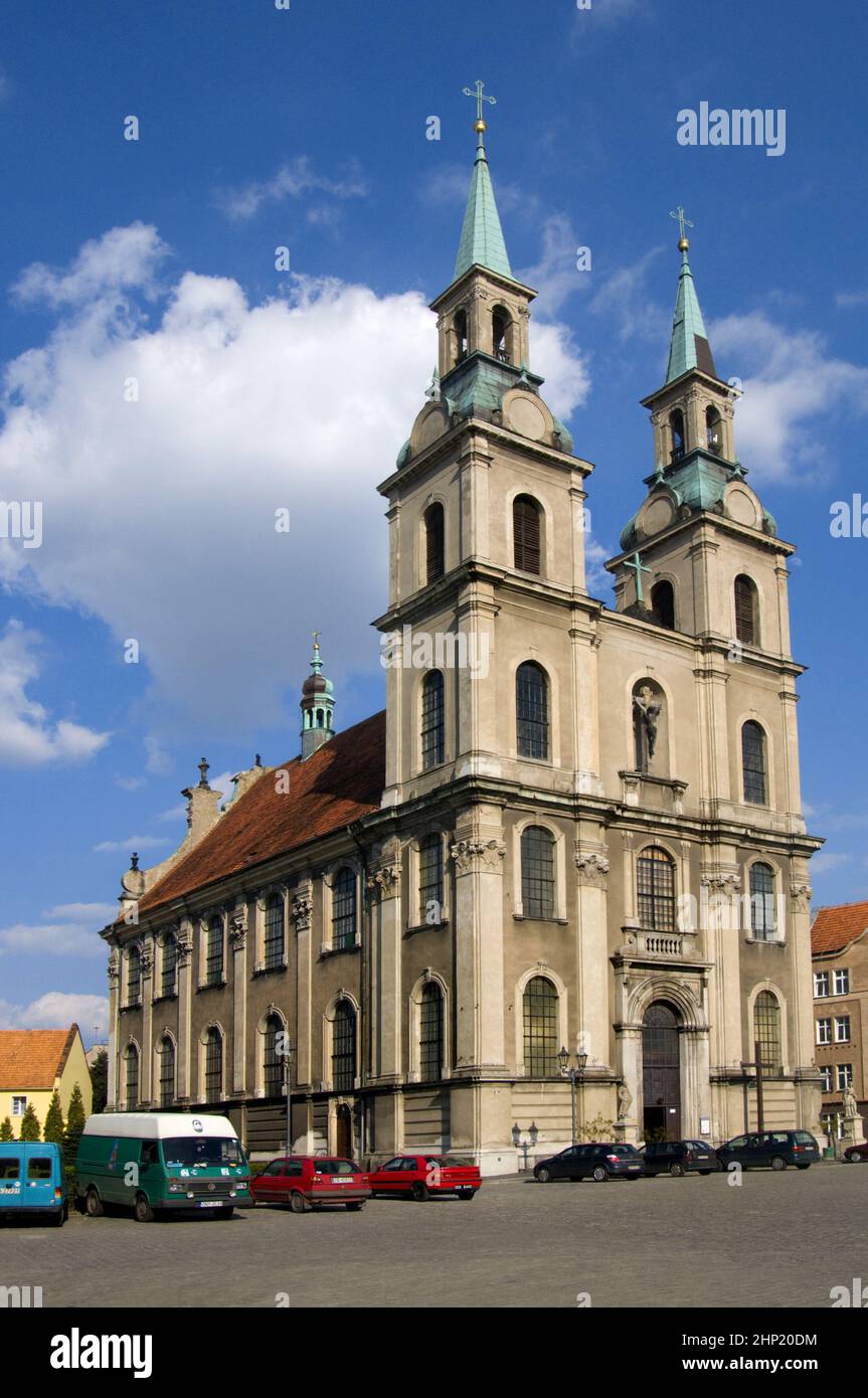 Brzeg, Slesia, Polonia. Chiesa barocca di Santa Croce (Gesuita, 1734-45) nel Plac Zamkowy Foto Stock