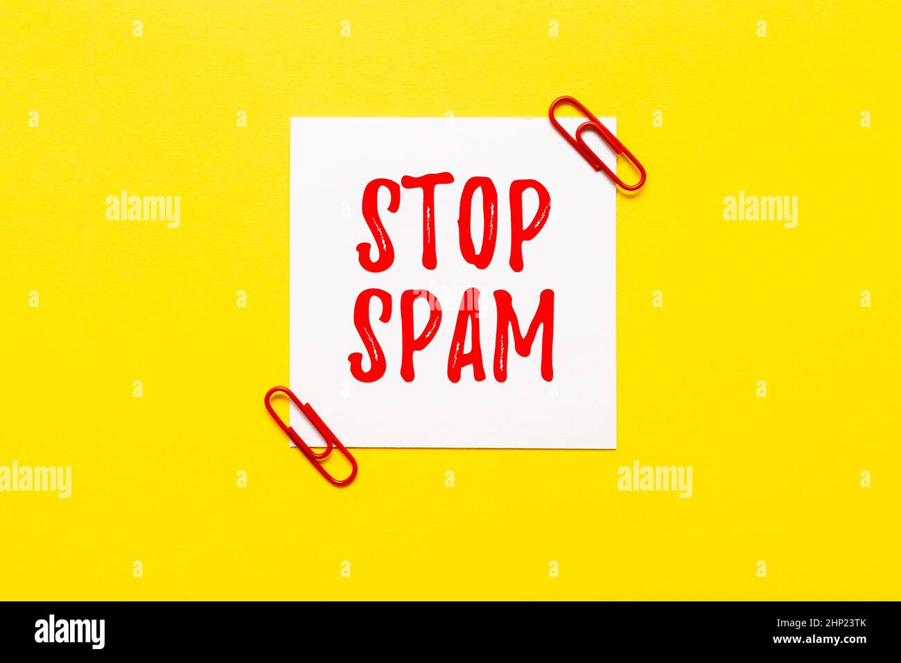 Didascalia concettuale Stop Spam, concetto che significa fine dei messaggi intrusivi o inappropriati inviati su Internet Critical Thinking indizi di ricerca answerI Foto Stock